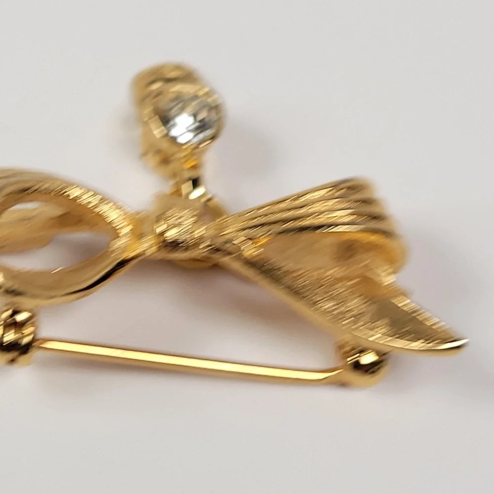 Vintage Corocraft Bow Shoe Dangle Brooch‎ Pin Gold Tone Rhinestone Jewelry